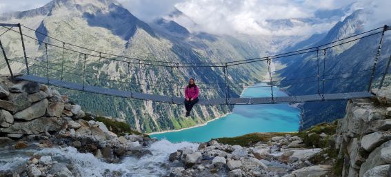 Perfektes Wanderziel für alle Fotobegeisterten. Der Instagram Hotspot im Zillertal ist an der Olperer Hütte oberhalb des Schlegeis Stausees. Die Hütte ist sowohl Ziel als auch Zwischenstopp bei zahlreichen Weitwanderwegen.