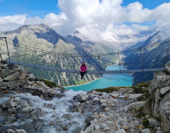 Perfektes Wanderziel für alle Fotobegeisterten. Der Instagram Hotspot im Zillertal ist an der Olperer Hütte oberhalb des Schlegeis Stausees. Die Hütte ist sowohl Ziel als auch Zwischenstopp bei zahlreichen Weitwanderwegen.