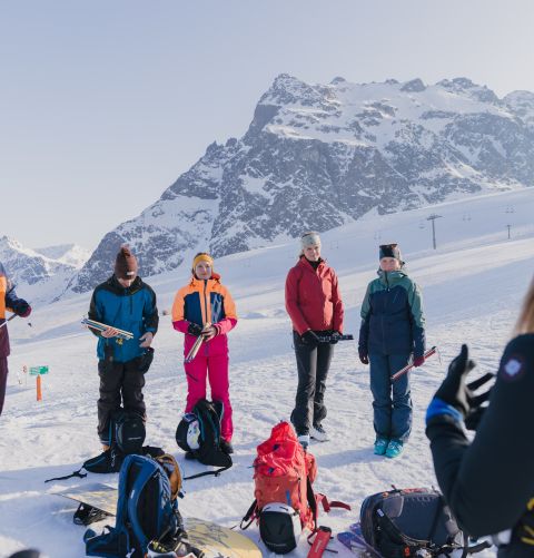 Randonnée à ski sur le plateau du Schafberg avec un guide