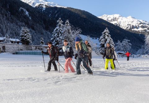 Snowshoe hike in Partenen
