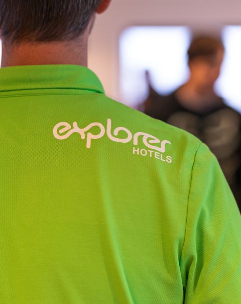 Niezależnie od tego, czy dopiero zmieniasz karierę, czy jesteś doświadczonym hotelarzem, u nas każdy znajdzie pracę. Aplikuj już teraz!