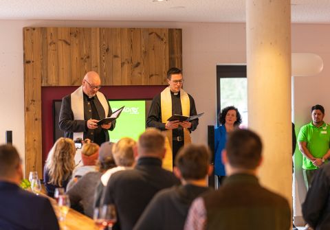 Požehnání hotelu Explorer Hotel Garmisch ve Farchantu
