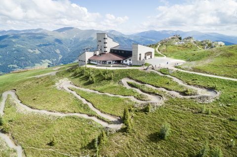The highlight of a mountain bike holiday in Carinthia is definitely the Flow Country Trail in Bad Kleinkirchheim. It's the longest Flow Country Trail in Europe, measuring over 15 km.