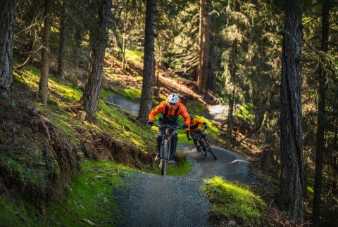 Fedezze fel Európa leghosszabb Flow Country ösvényét Karintiában. Csak egy kőhajításnyira van az Explorer Hotel Bad Kleinkirchheimtől.
