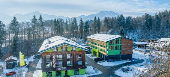 Am Ortsrand von Fischen befindet sich das Explorer Hotel Oberstdorf direkt an der Breitach. Ein wunderschöner Spazierweg führt zum Illerursprung.