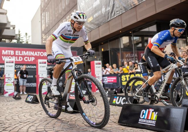 Départ de l'équipe de VTT Gegenheimer Perrin-Ganier, libre de droits pour cet article