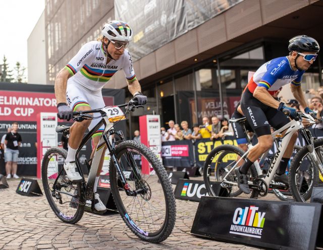 Start zespołu Gegenheimer Perrin-Ganier, wyścigi MTB, bezpłatne wykorzystanie w tym artykule