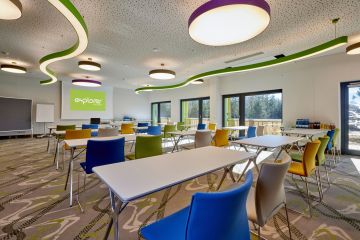 Das Explorer Hotel Garmisch liegt mitten in der Natur der Zugspitzregion. Der Tagungsraum bietet genug Platz für Workshops, Seminare oder Incentives und hat einen eigenen Zugang zur Terrasse.