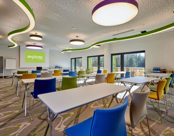 Das Explorer Hotel Garmisch liegt mitten in der Natur der Zugspitzregion. Der Tagungsraum bietet genug Platz für Workshops, Seminare oder Incentives und hat einen eigenen Zugang zur Terrasse.