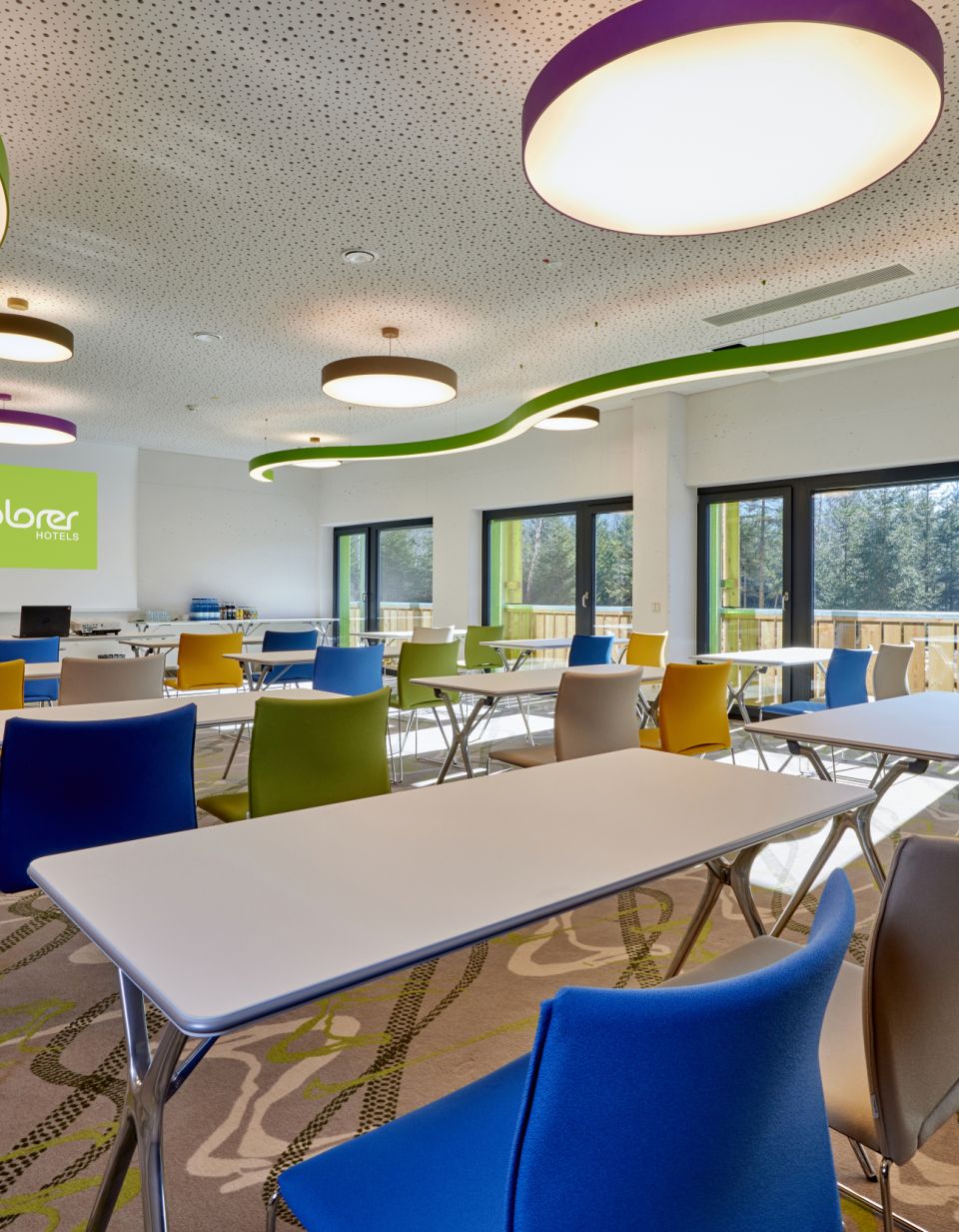 L'hôtel Explorer Garmisch est situé au cœur du magnifique massif de la Zugspitze. Sa salle de conférence offre un vaste espace pour les ateliers, les séminaires ou les événements de motivation et donne directement sur la terrasse.