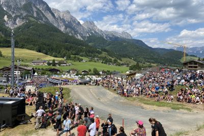 Tosende Menge in Leogang