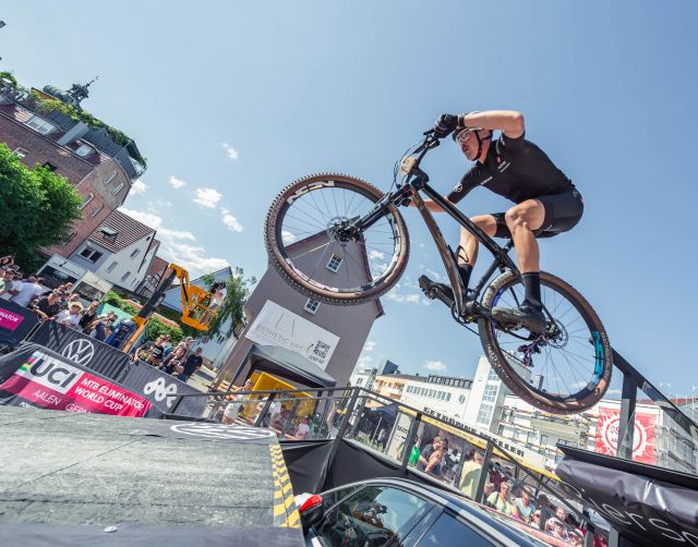 Mountainbike Racingteam WorldCup GER Riecker jump, gratis te gebruiken voor dit artikel