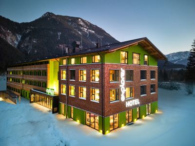 Das Hotel in der Zugspitzregion mit Blick auf die Zugspitze und Alpspitze befindet sich in Farchant, nur wenige Kilometer von Garmisch-Partenkirchen entfernt.