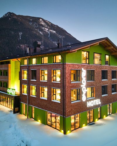Das Hotel in der Zugspitzregion mit Blick auf die Zugspitze und Alpspitze befindet sich in Farchant, nur wenige Kilometer von Garmisch-Partenkirchen entfernt.