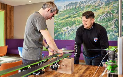 Ben equipaggiati per le vostre vacanze invernali! L'accesso al comprensorio sciistico è sempre incluso nella prenotazione. Preparate gli sci per le piste al banco da lavoro e depositate la vostra attrezzatura sportiva negli armadietti sportivi o nella cantina sci.