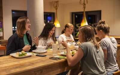 Ladies Bike Camp: Gemeinsames Essen mit Marion Fromberger vom Mountainbike Racingteam im Explorer Hotel Bad Kleinkirchheim