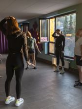Aufwärmen und Dehnübungen im Sport Spa beim Ladies Bike Camp der Explorer Hotels
