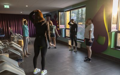 Aufwärmen und Dehnübungen im Sport Spa beim Ladies Bike Camp der Explorer Hotels