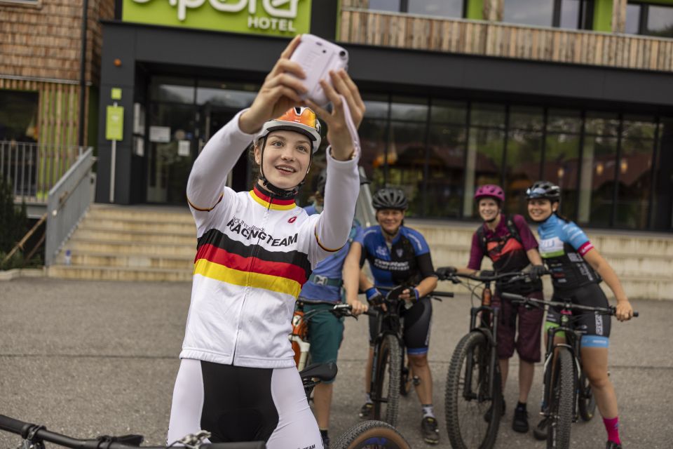 Leer van de profs! Tijdens het Explorer Ladies Bike Camp geeft Marion Fromberger van het Mountain Bike Racing Team je handige tips voor mountainbiken.