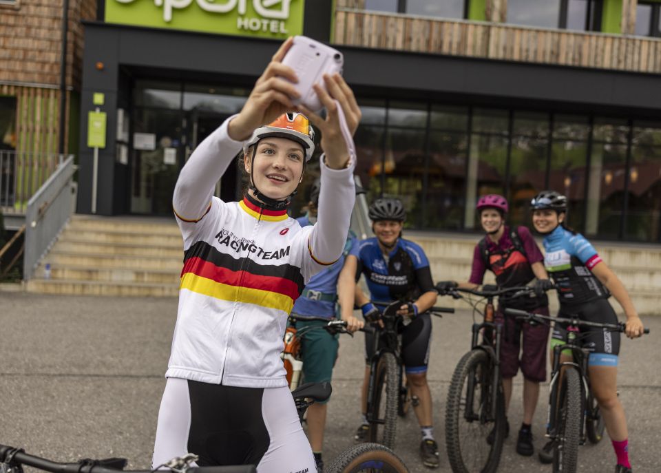 Impara dai professionisti! All'Explorer Ladies Bike Camp, Marion Fromberger del Mountain Bike Racing Team ti darà utili consigli sulla mountain bike.
