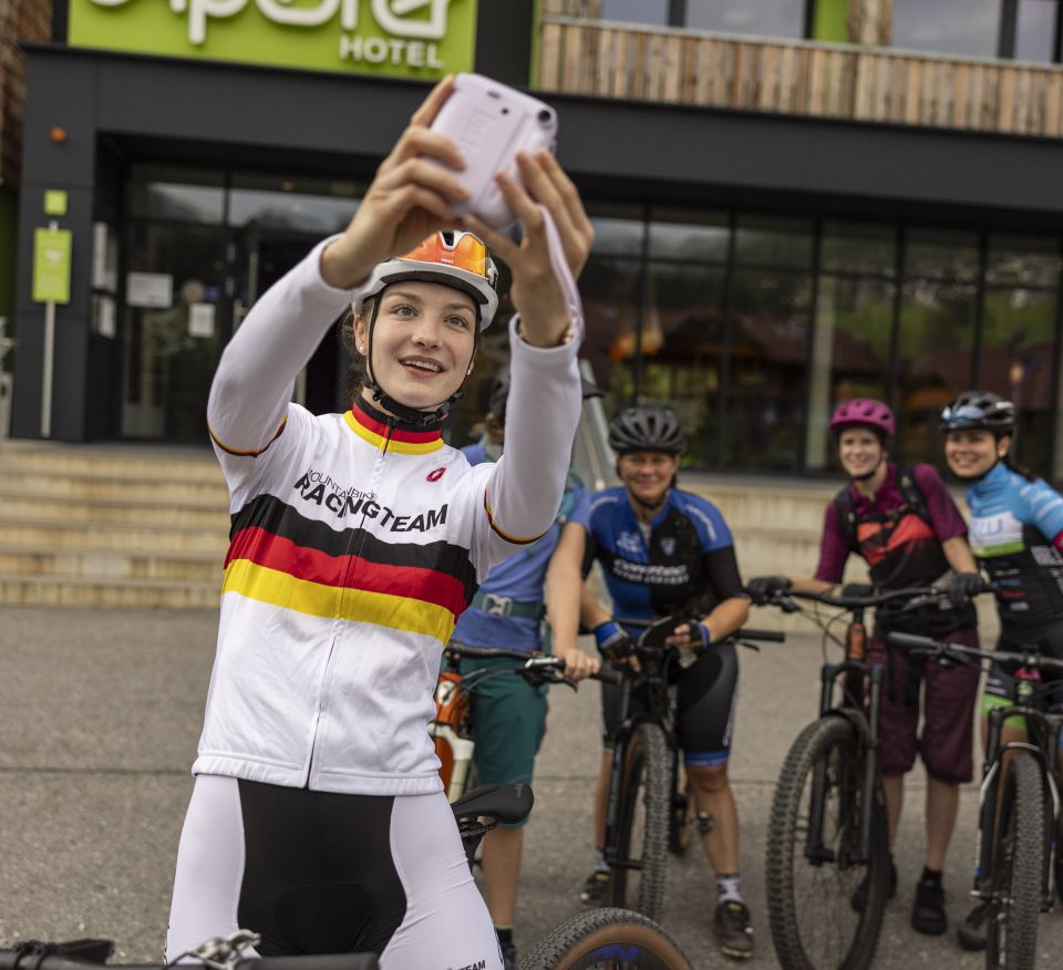 Apprenez des pros ! Au camp de vélo Explorer Ladies Bike Camp, Marion Fromberger, membre de l'équipe Mountainbike Racingteam, vous donnera de précieux conseils en VTT.