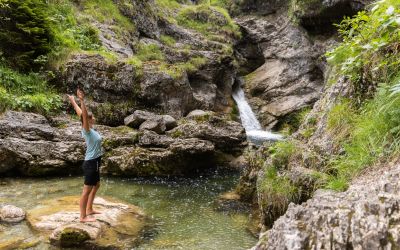 Wandern in der Zugspitzregion: Kurze Abkühlung im Sommerregen!