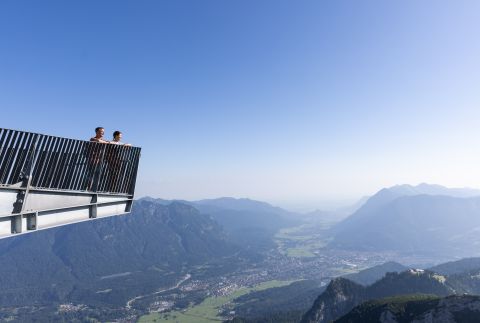 Fedezze fel a Zugspitze régiót felülről. Az Alpspixről láthatja Garmisch-Partenkirchent, Farchantot és a környező falvakat és településeket. Az Alpspitzbahn felvonóval könnyen eljuthat a hegyi állomásra. Innen már csak néhány lépésre van az Alpspix.