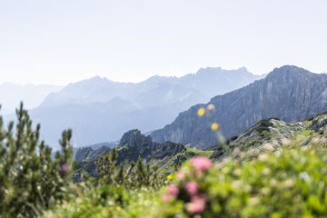 Im Sommerurlaub in den Alpen kannst Du die Natur genießen: Wandern, Biken, Klettern, alles ist möglich! Die Berge sind Dein Abenteuerspielplatz!