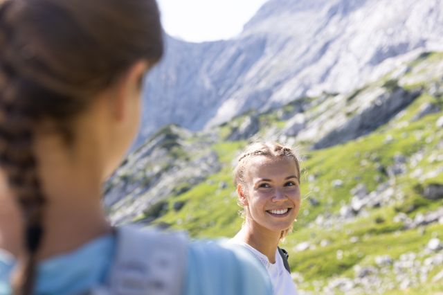 Hiking with friends in the Alps in Germany and Austria Whether you're looking for an easy hike or a challenging tour, you'll find the right tour for every difficulty in the Alps. When planning a tour, it's important not to overestimate your abilities and always allow for plenty of time.