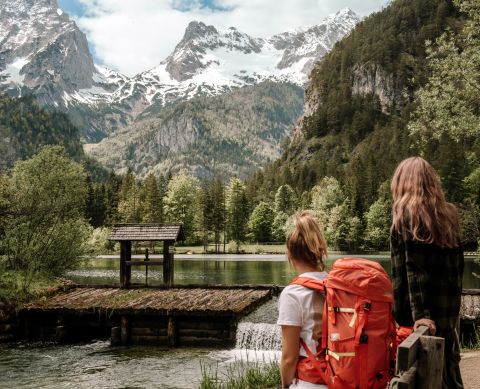 Schiederweiher in Oberoesterreich Der Schiederweiher wurde 2018 zum schönsten Platz Österreichs gewählt. Den solltest Du Dir im Urlaub in Hinterstoder unbedingt ansehen. Er ist zu jeder Jahreszeit ein Highlight im Urlaub.