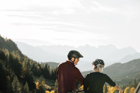 PyhrnPrielNationalparkKalkalpenBikenHerbstPaar OberoesterreichTourismusGmbHStefanMayerhofer