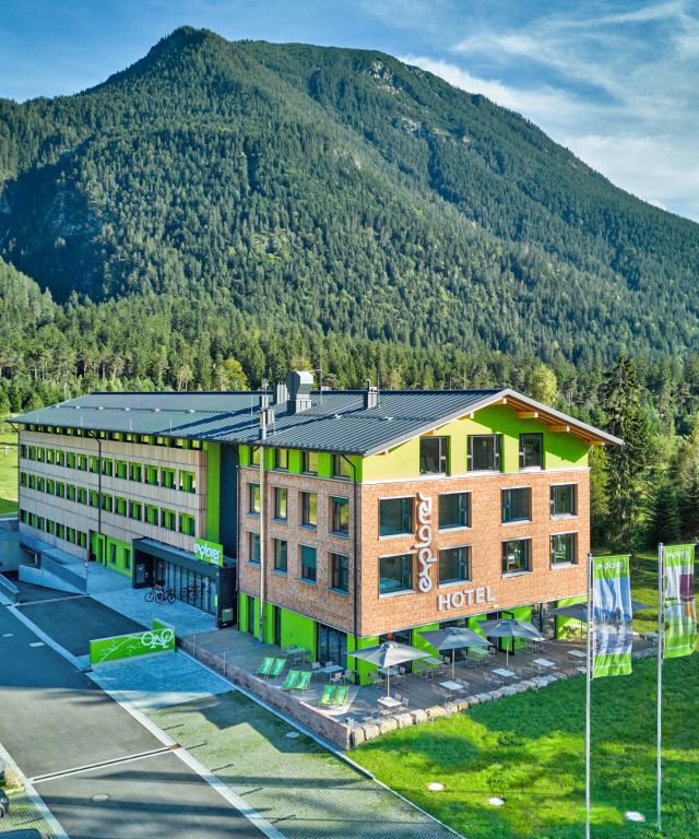 Explorer Hotel Garmisch Außenansicht Sommer