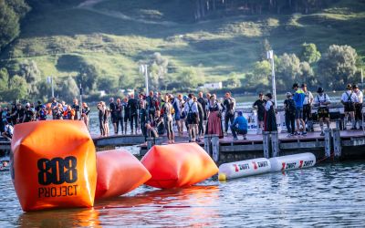 Start der Schwimmer beim Allgäu Triathlon