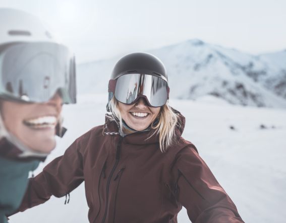 SkifahrenFreundinnenSpassHinterstoder OberoesterreichTourismusGmbHStefanMayerhofer