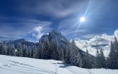 verschneiter Breitenberg bei strahlendem Sonnenschein
