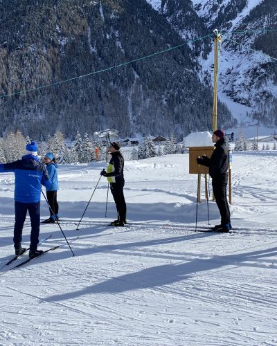 Techniktraining für den klassischen Stil in der Loipe in Niederthai