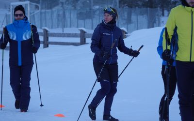 Aufwärmen bei der eisigen Kälte im Explorer Langlaufcamp