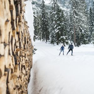 Langlaufen im Stubaital in traumhafter Winterlandschaft eine Wintersportart die Spaß macht.