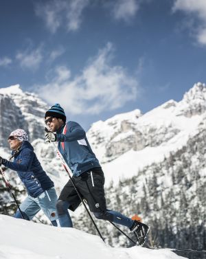 La valle dello Stubai, ad un'altitudine con neve garantita, offre un'ampia scelta di piste battute per principianti ed esperti. Preferisci lo sci di fondo classico o lo skating?