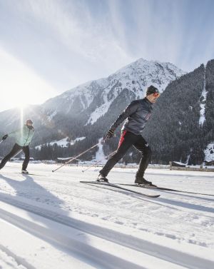 Gemeinsam Langlauf im Stubaital, zahlreiche Routen warten auf Euch.