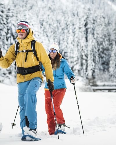 Bist du bereit mit den Schneeschuhen durch die Winterlandschaft im Stubaital zu wandern?