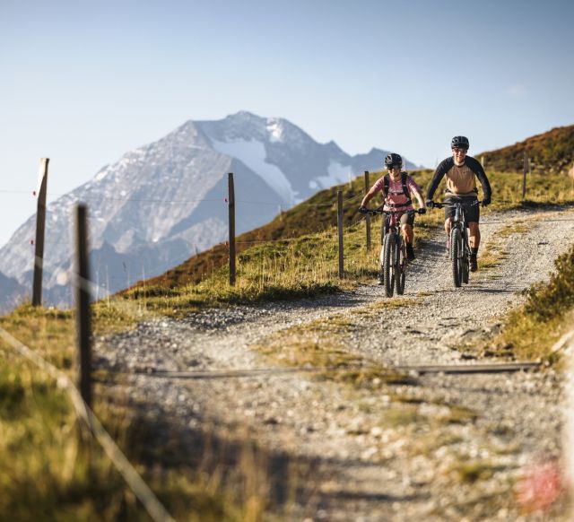 Un VTT est indispensable pour des vacances d'été réussies dans la vallée de Stubai. Depuis Neustift, au cœur de cette vallée, vous pourrez entreprendre de nombreuses randonnées exceptionnelles dans les Alpes de Stubai, que ce soit seul, en couple ou en groupe.