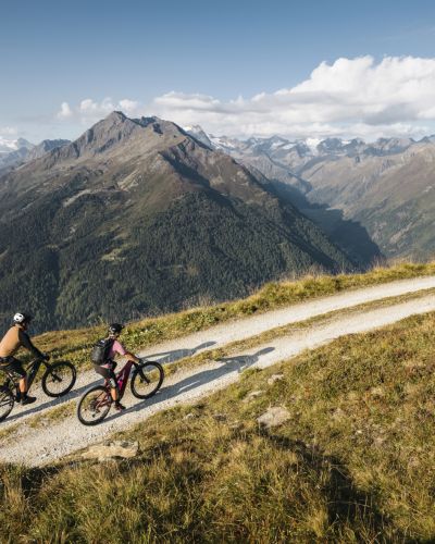 Radfahren und Mountainbiken rund um Neustift im Stubaital in Tirol ist eine schöne gemeinsame Aktivität