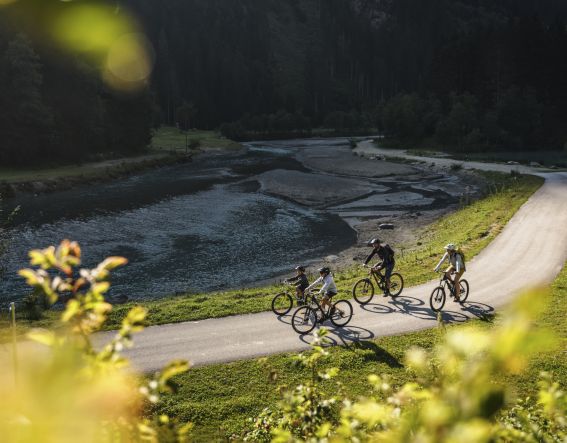 Es gibt traumhafte Fahrradtouren im wunderschönen Stubaital - Freizeitaktivität für die ganze Familie