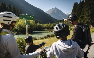 Schnapp Dir Deine Familie und Mountainbikes und los geht es in die Ferien ins Stubaital. Rund um Neustift im Stubai gibt es unzählige familienfreundliche Radtouren.
