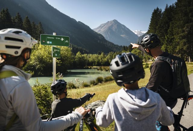 Grab your family and mountain bikes and head off on your holiday to the Stubai Valley. There are countless family-friendly bike tours around Neustift im Stubai.