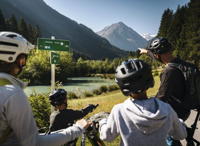 Kapd el a családod és a hegyi kerékpárjaidat, és indulj nyaralni a Stubai-völgybe. Számtalan családi kerékpártúra közül választhatsz Neustift im Stubai környékén.