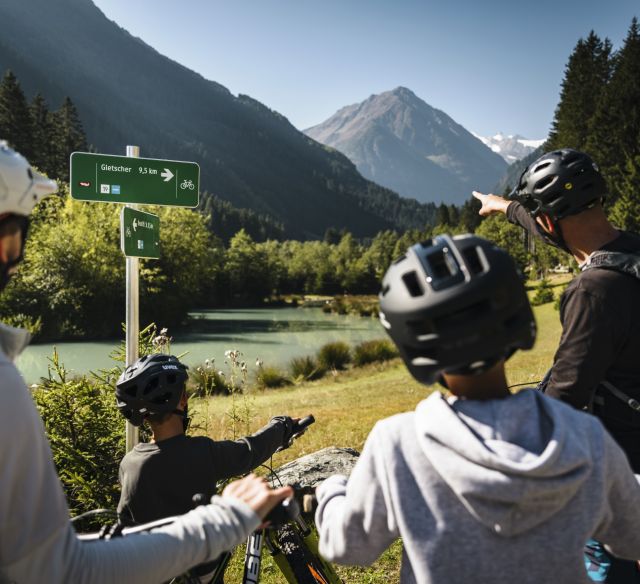 Schnapp Dir Deine Familie und Mountainbikes und los geht es in die Ferien ins Stubaital. Rund um Neustift im Stubai gibt es unzählige familienfreundliche Radtouren.
