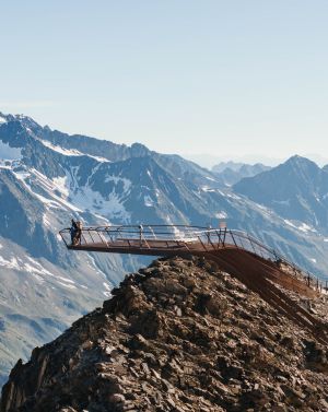 Entdecke das Stubaital von der Aussichtsplattform am Stubaier Gletscher