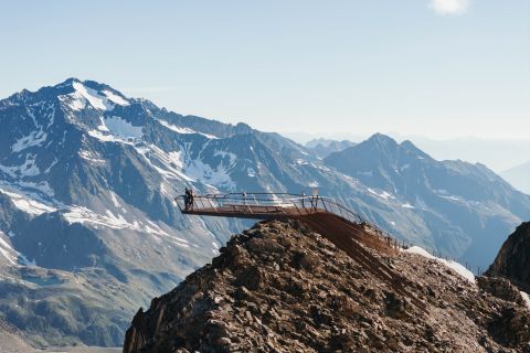 Entdecke das Stubaital von der Aussichtsplattform am Stubaier Gletscher